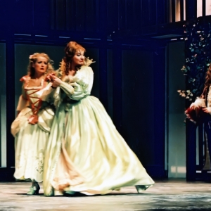 Zerlina - Riika Sirén, Donna Elvira - Jutta Holmberg, Don Giovanni - Ágúst Ólafsson, kuvaaja Kari Hakli